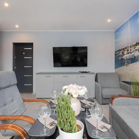 Sea With Parking By Renters *