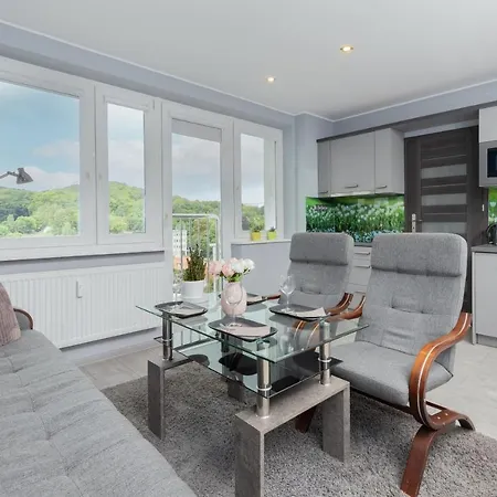 Sea With Parking By Renters